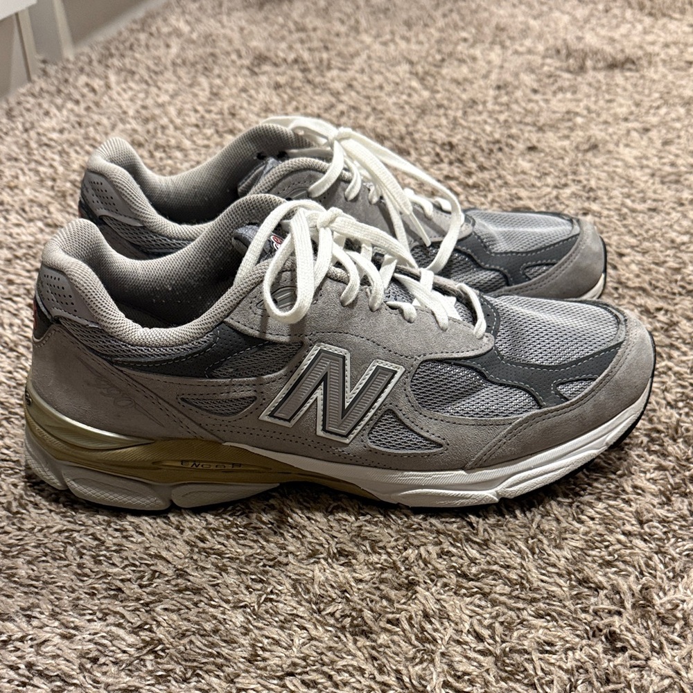 New Balance 990v3
Women’s 11